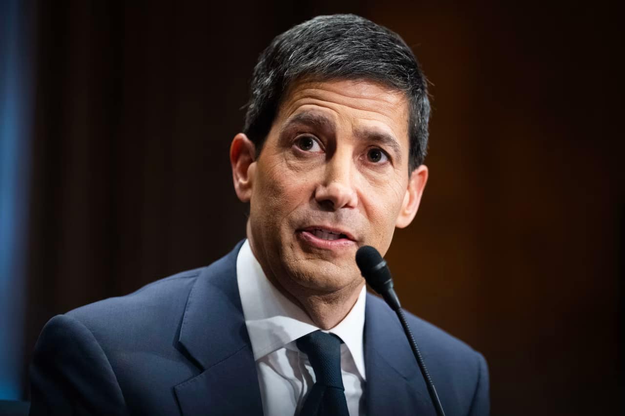President Trump will host a swearing-in ceremony for incoming Federal Reserve Chair Kevin Warsh at the White House on Friday